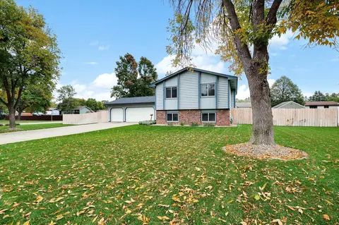 11948 Louisiana Cir, Champlin, MN 55316