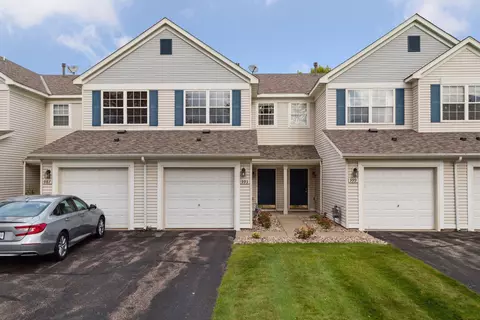 993 Providence Dr, Shakopee, MN 55379