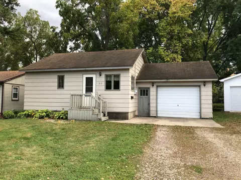 313 River St, Jackson, MN 56143