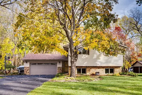 2948 Greenbrier St, Little Canada, MN 55117