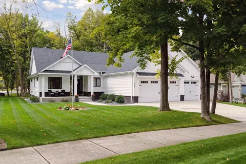 608 Chalupsky Ave SE, New Prague, MN 56071