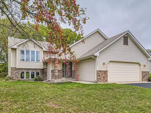 5452 Golfview Ave N, Oakdale, MN 55128