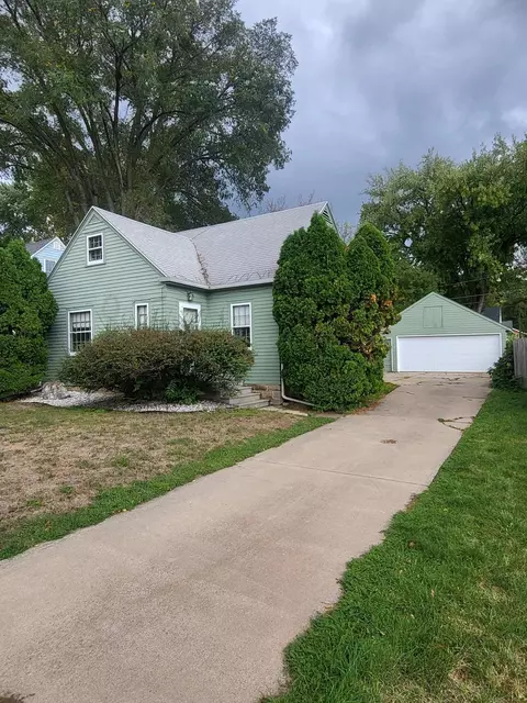 1202 12th Ave NE, Rochester, MN 55906
