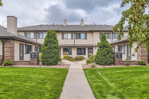 9900 55th Ave N #6, Plymouth, MN 55442