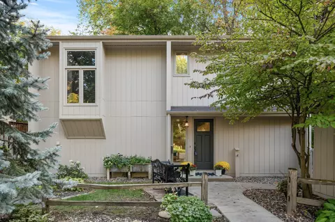 1885 Black Oaks Ln N, Plymouth, MN 55447
