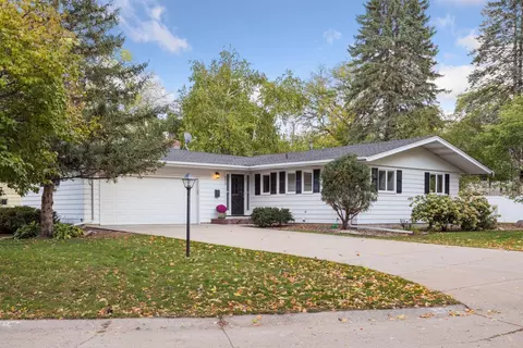 6017 Shane Dr, Edina, MN 55439