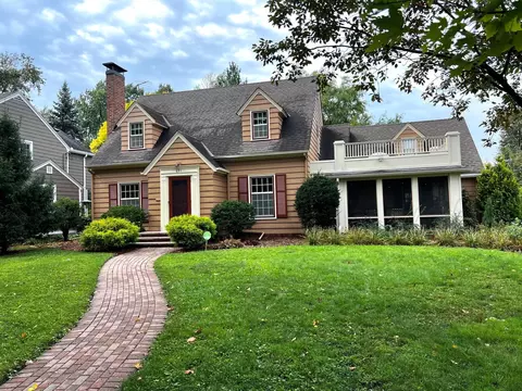 691 Sumner St, Saint Paul, MN 55116