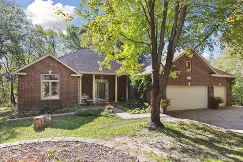 9471 Livery Ln, Lakeville, MN 55044