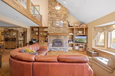 9555 230th St E, Lakeville, MN 55044