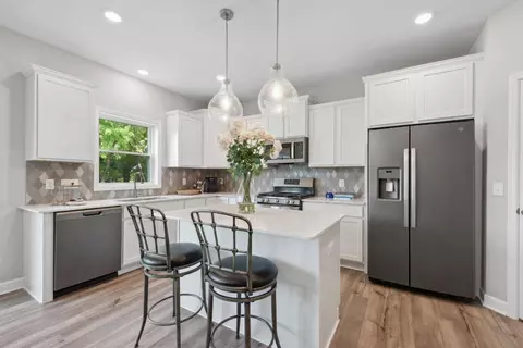 1908 Balsam Dr, Carver, MN 55315