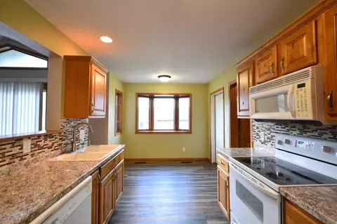 643 Sandy Ct, Wanamingo, MN 55983 photo 5