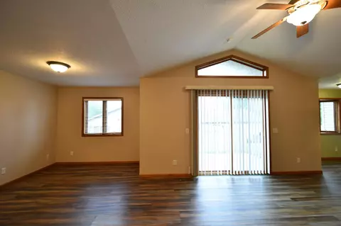 643 Sandy Ct, Wanamingo, MN 55983 photo 8