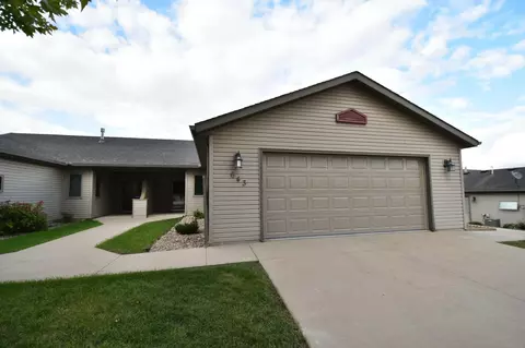 643 Sandy Ct, Wanamingo, MN 55983