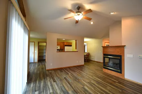 643 Sandy Ct, Wanamingo, MN 55983 photo 10