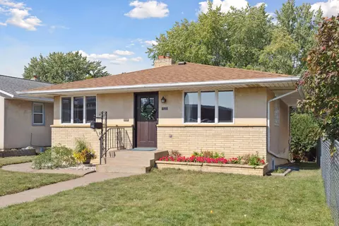 1533 6th St E, Saint Paul, MN 55106