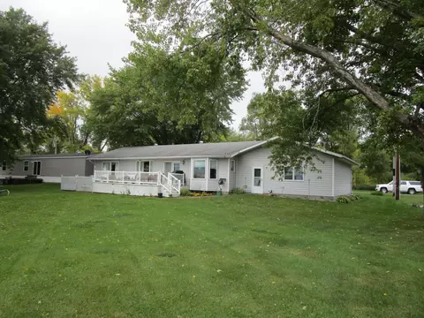19346 Prairie Lk Rd, Pelican Rapids, MN 56572