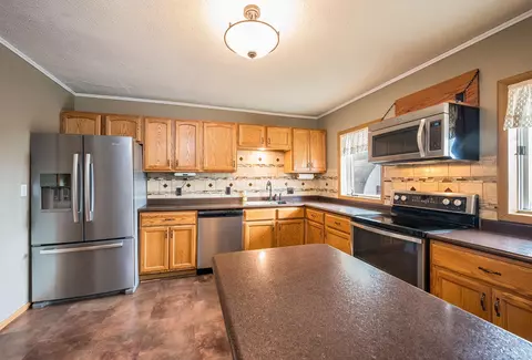 Kitchen - 1619 260th Ave, Granada, MN 56039 photo 4 of 4