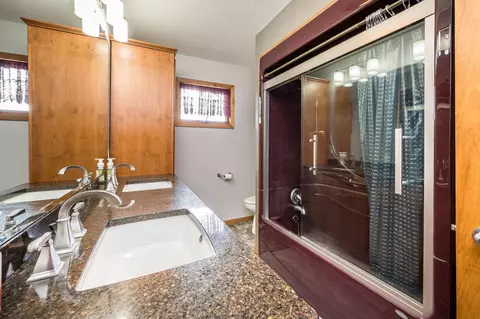 Bath - 1619 260th Ave, Granada, MN 56039 photo 1 of 4
