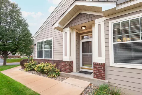 980 Daylily Dr, Victoria, MN 55386