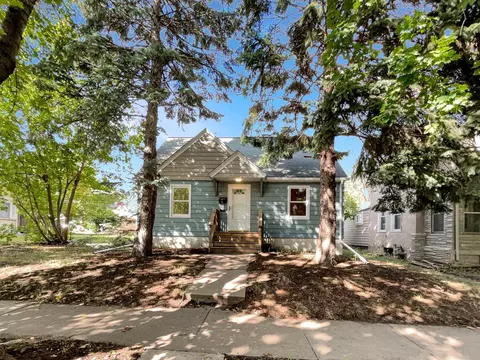 865 3rd St E, Saint Paul, MN 55106