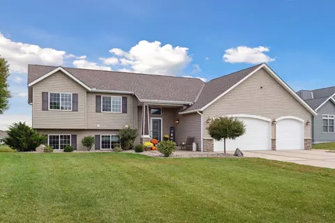 1145 Dale St SW, Hutchinson, MN 55350