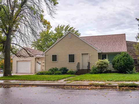 1232 Highland Ave, Mankato, MN 56001
