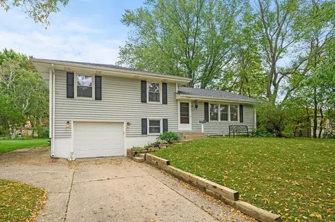 1748 Dixon Dr, Saint Paul Park, MN 55071