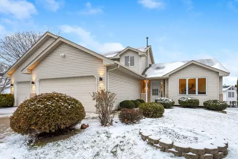 1142 Greene Ave N, Oakdale, MN 55128