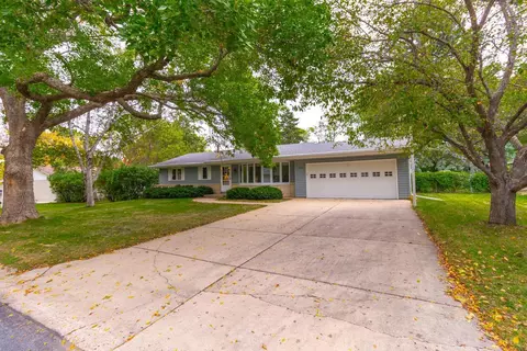 1625 Raleigh Dr, Burnsville, MN 55337