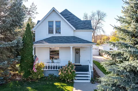 212 S Nelson St, Crookston, MN 56716