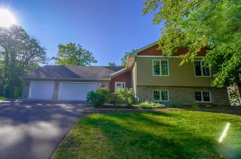 432 Juniper Ct, Mahtomedi, MN 55115
