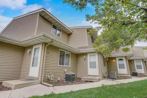 734 9th Ave S, Hopkins, MN 55343