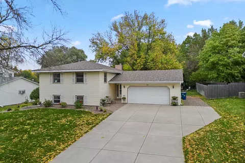 2431 Standridge Ave, Maplewood, MN 55109