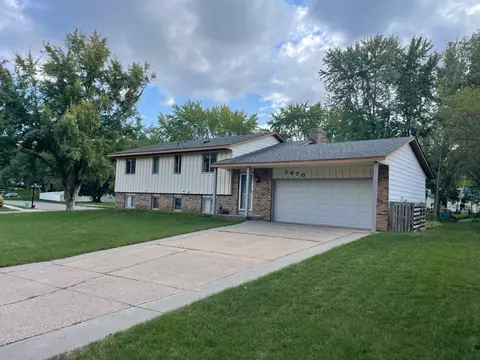 5670 138th Street Ct, Apple Valley, MN 55124