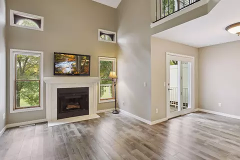 14391 Bedford Dr #4, Eden Prairie, MN 55346
