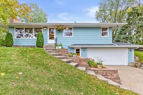 780 Terrace Dr, Roseville, MN 55113