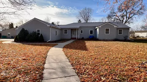115 N Park Ln, Le Sueur, MN 56058