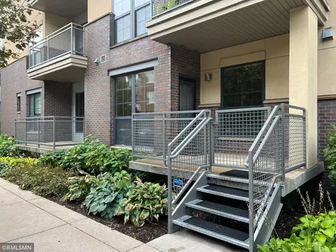 825 Berry St #106, Saint Paul, MN 55114