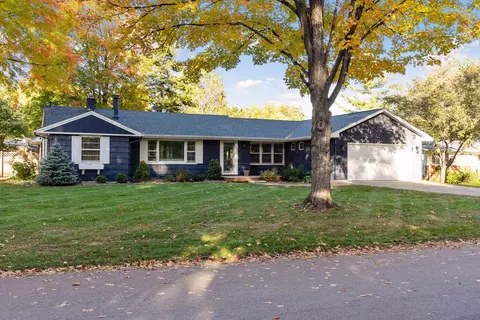301 Ridgeview Dr, Wayzata, MN 55391