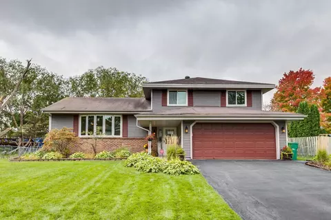 748 Clearbrook Ln, Vadnais Heights, MN 55127