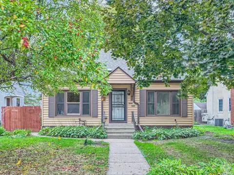 915 Iowa Ave W, Saint Paul, MN 55117