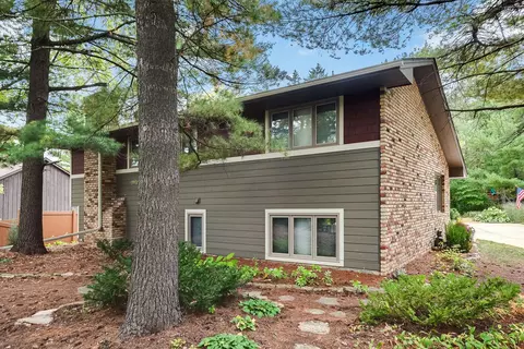1250 Josephine Rd, Roseville, MN 55113