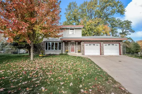 1667 Ross Ln, White Bear Township, MN 55110