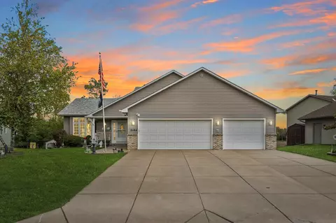 2184 Grafton Ave N, Oakdale, MN 55128