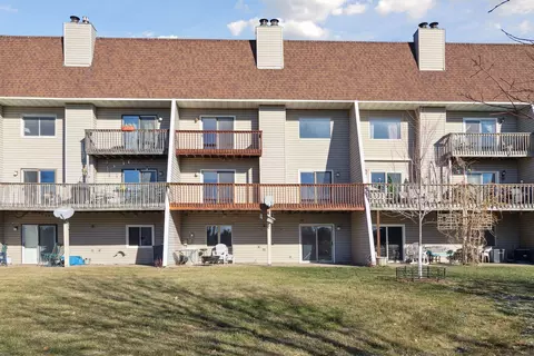 3288 Camelot Dr, Woodbury, MN 55125