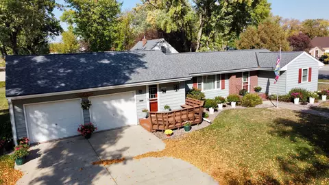 1102 W Chestnut Ave, Olivia, MN 56277
