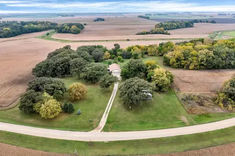 10835 415th Ave, Blue Earth, MN 56013