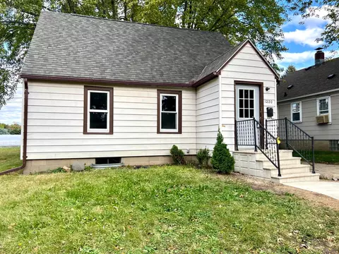 1220 N Prairie Ave, Fairmont, MN 56031