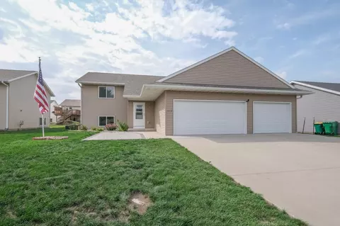 514 Allyn Cir, Janesville, MN 56048