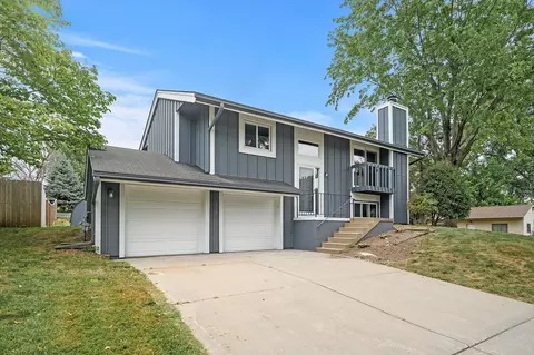 3138 Quarry Ct, Eagan, MN 55121 photo 2